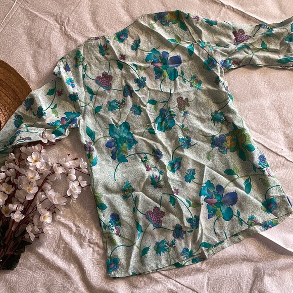 🔥ON SALE - Printed crepe floral print embroidered top - Picture 7 of 8